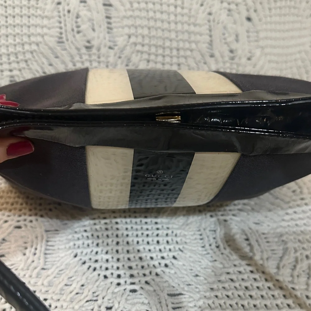 Gucci Black and Cream Shoulder Bag - Picture 10 of 16